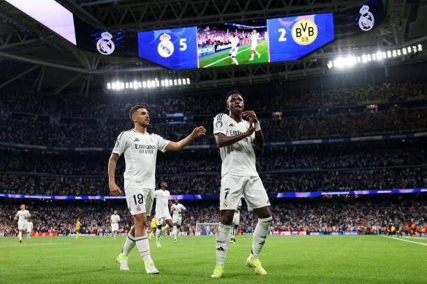 九游体育-熊皇戴帽引爆伯纳乌！复制贝尔+贝利，金球奖没跑了