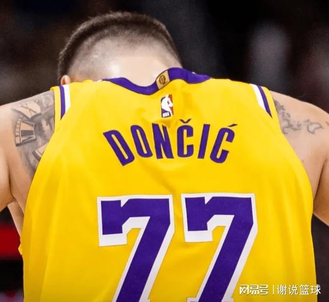 九游体育下载-湖人又翻车东契奇虎头蛇尾，詹姆斯空有数据，众替补不如一次轮秀