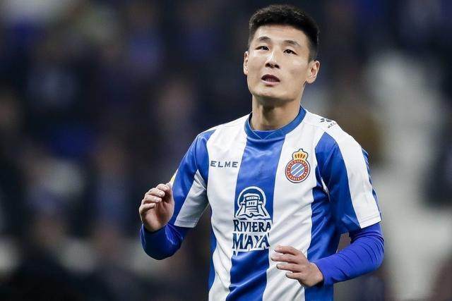 九游体育app-武磊枯坐冷板凳承受压力 坚守西乙还是回国发展？