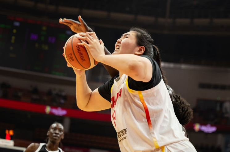 九游体育app-统治力！张子宇不到9分钟高效11+5 连续3场上双队内唯一